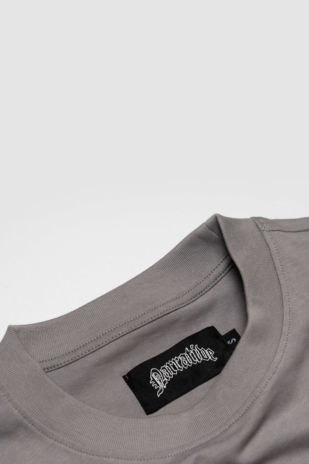 WINNER'S CIRCLE T-SHIRT IN GREY