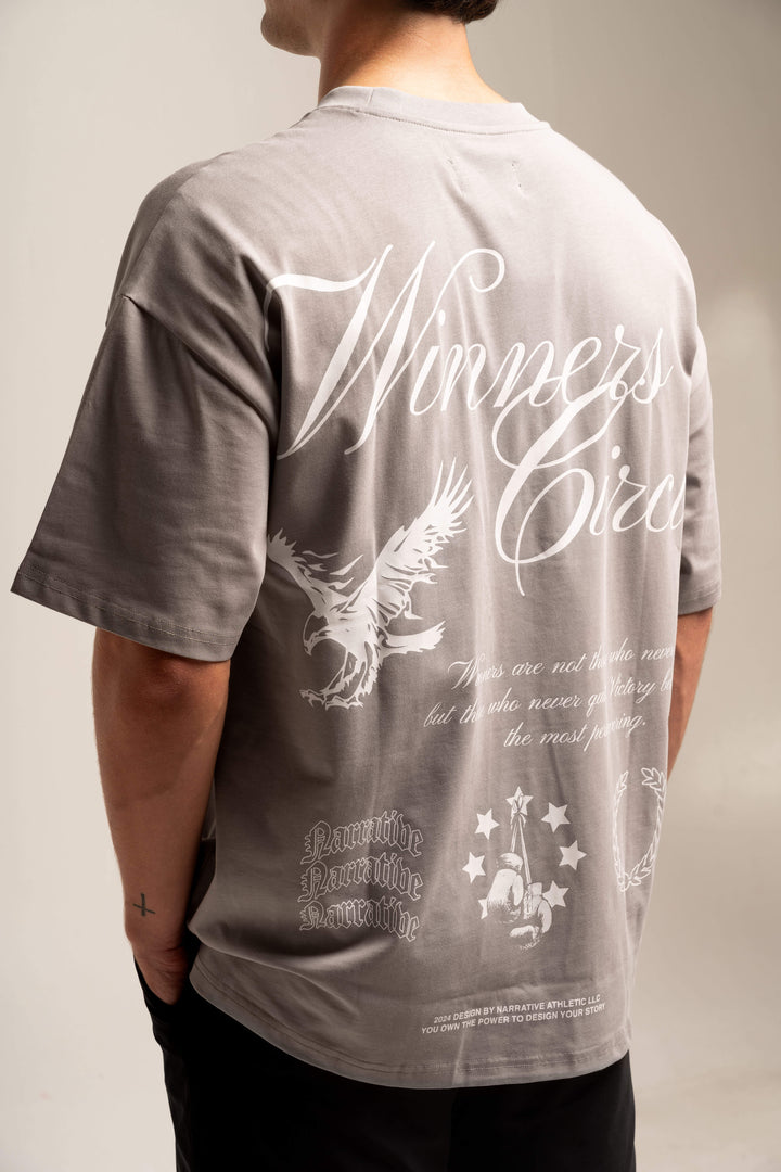 WINNER'S CIRCLE T-SHIRT IN GREY